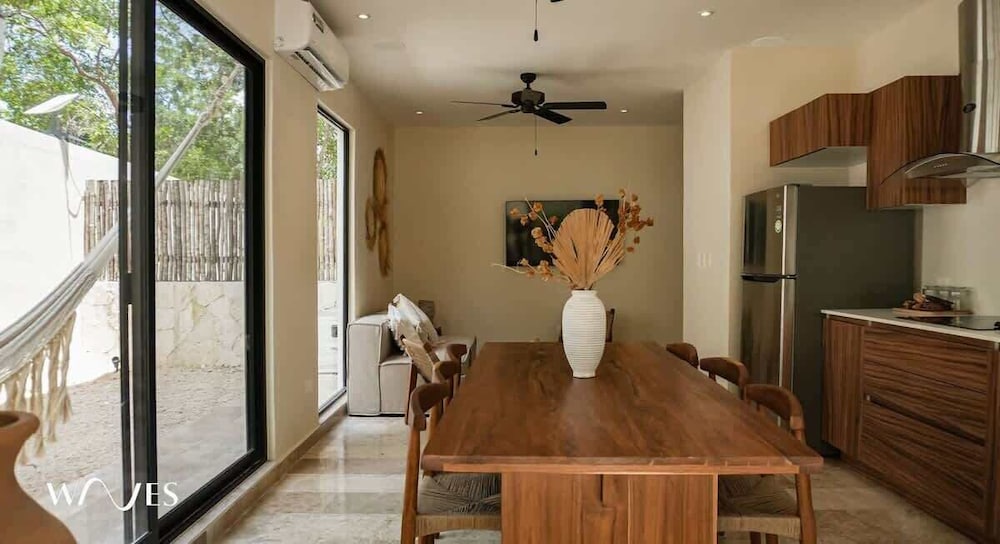 Exclusive Apt. W/private Pool + Surround Speakers