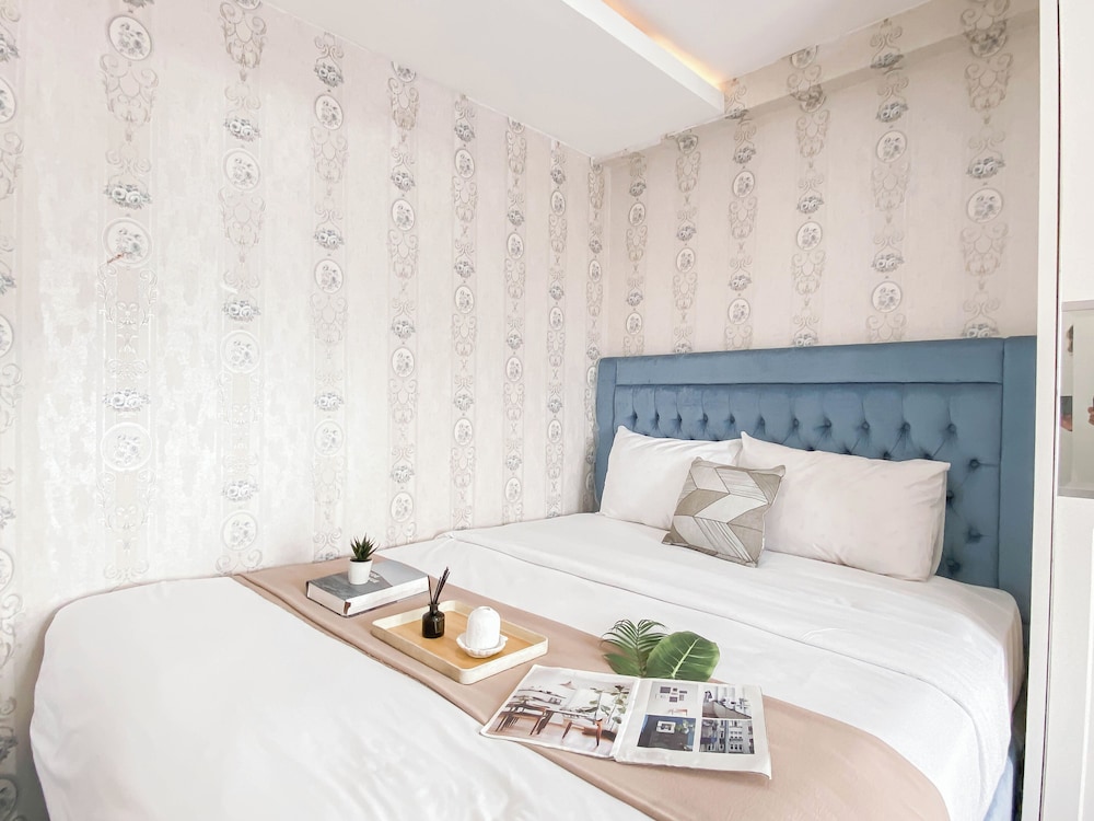White Accent 1Br Near Mall At Bassura City Apartment