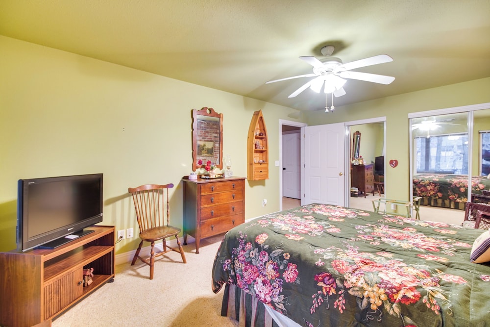 Lakefront Home w/ Furnished Deck in Grove!
