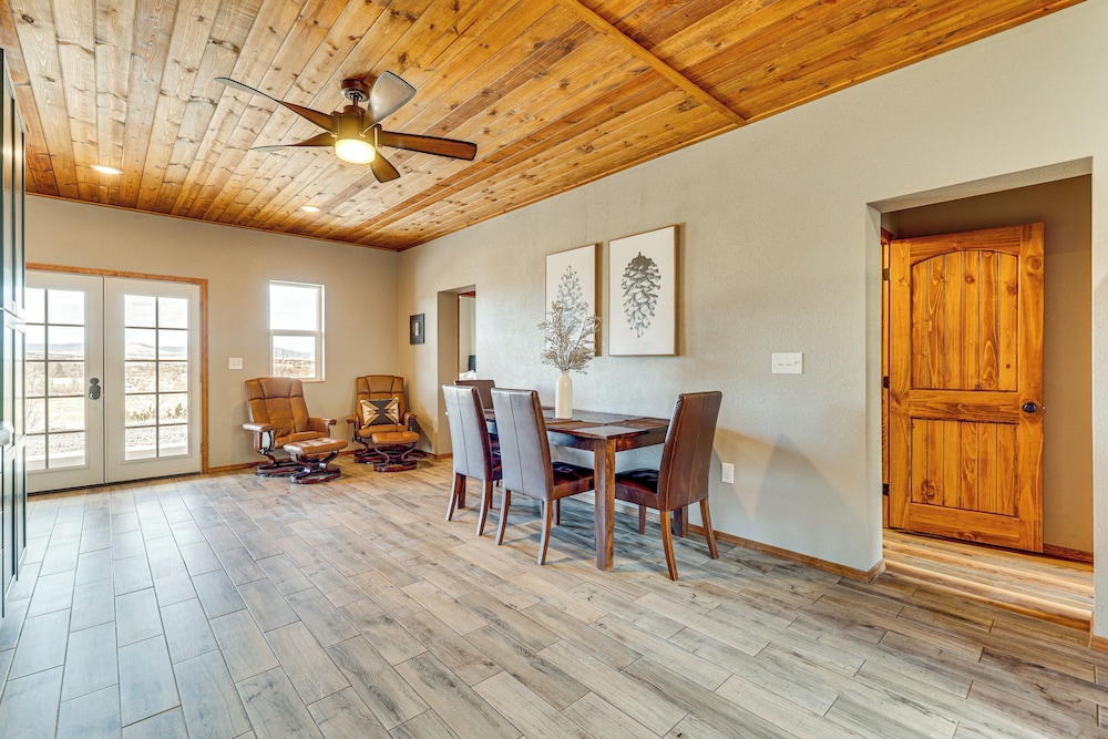 3 Mi to Trails: Secluded Eagar Cabin w/ Mtn Views!