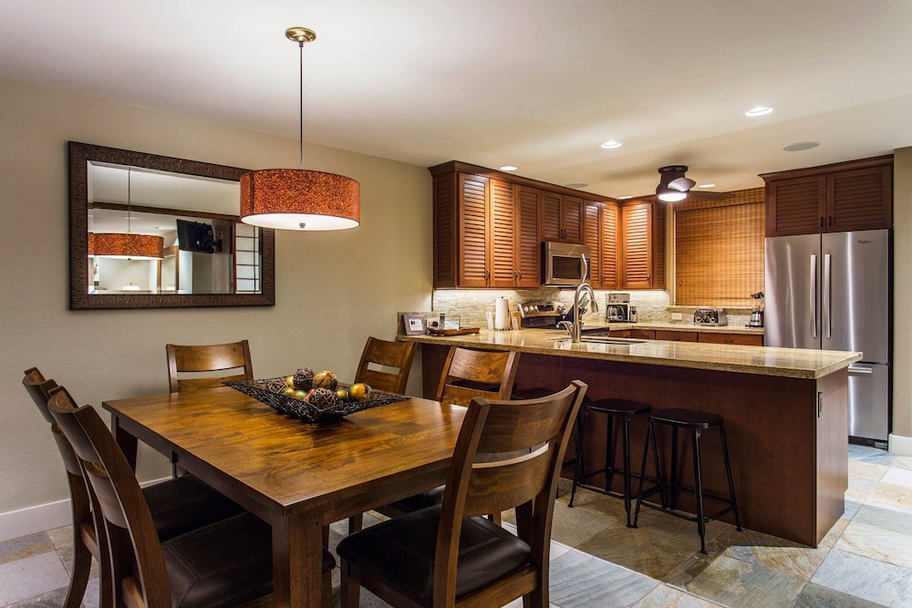 Exquisite Oceanfront Beautifully Upgraded Corner Unit - Vrkcv