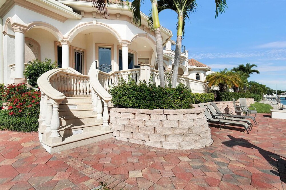 SPIN509 4 Bedroom Holiday Home by Marco Naples Vacation Homes