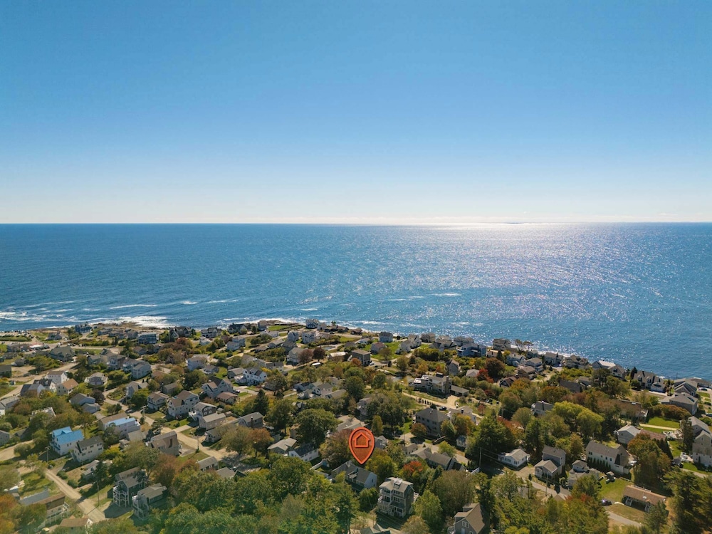 Nubble View Home for 10