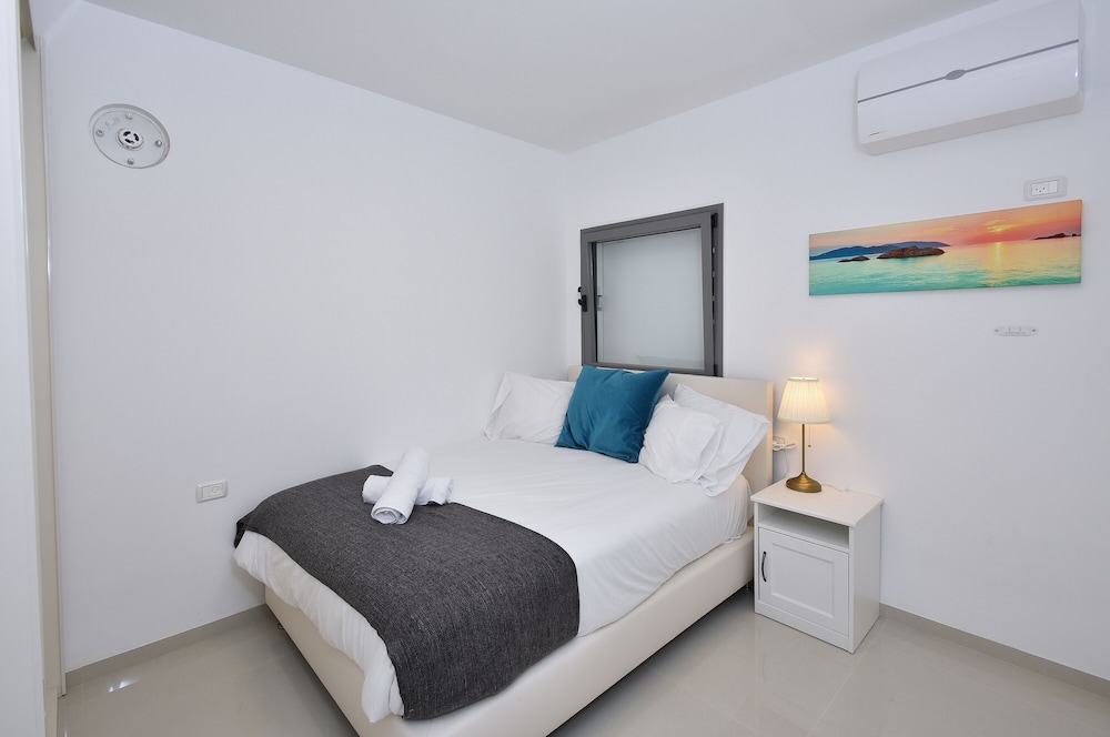 Ariston Luxury Garden Apt W Private Pool view 4