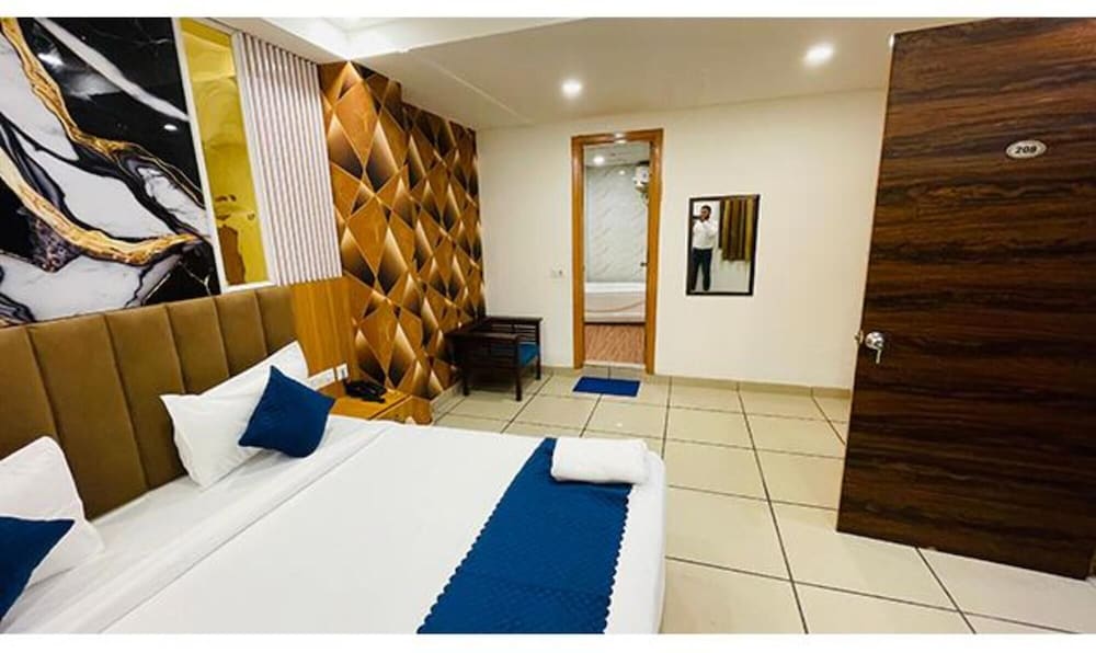 Hotel HSP Suites - Near IGI Airport - New Delhi