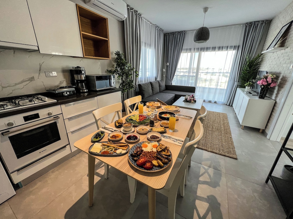 Isabella Pool Apartments