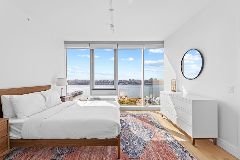 Forte Select by Rove Travel 2BR Midtown West Apt