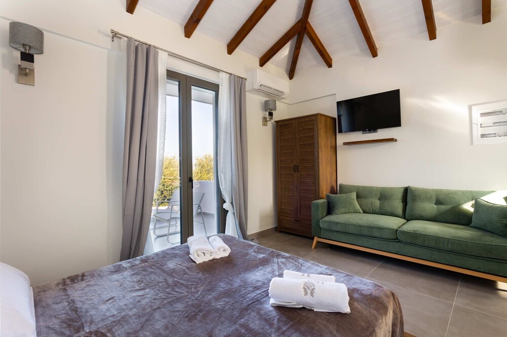 Eneos Boutique Residence - Koroni Garden Jewel