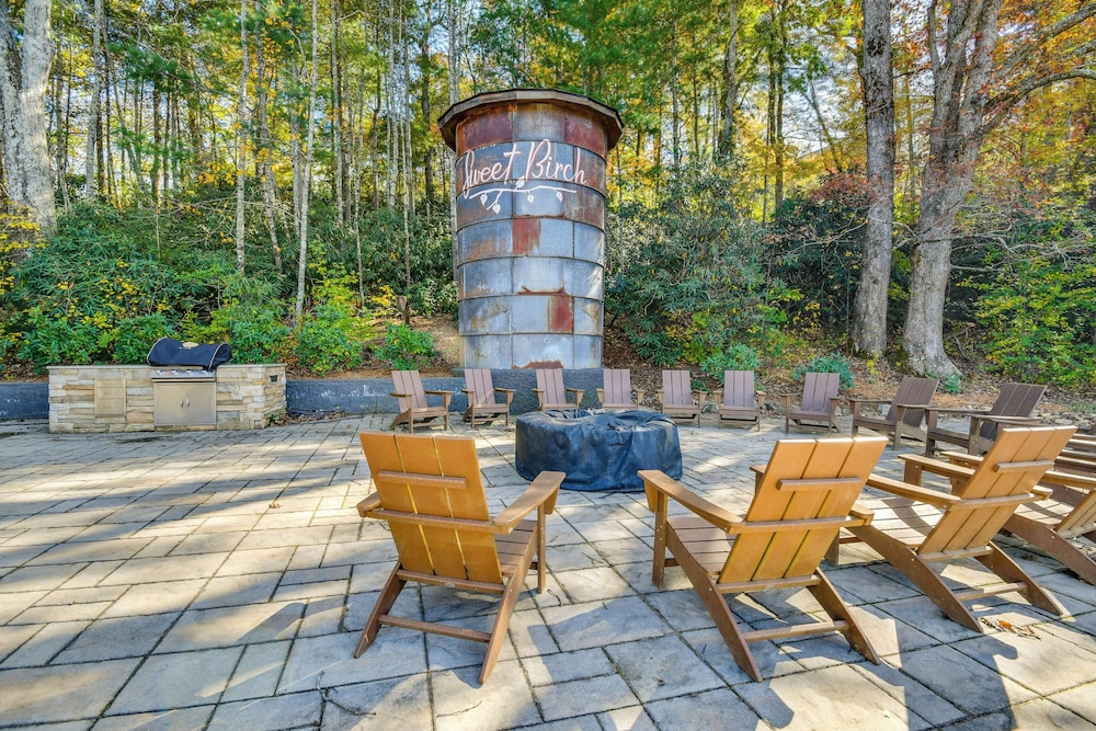Hike, Dine & Explore Asheville: Black Mtn Getaway!