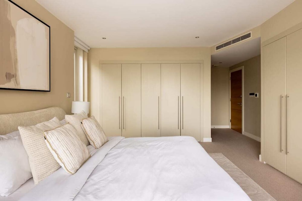 The Riverside Residence - 3bdr Flat With Balcony