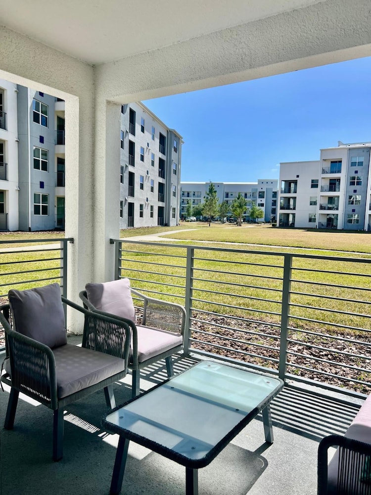 102 Pretty Apt Storey Lake Disney