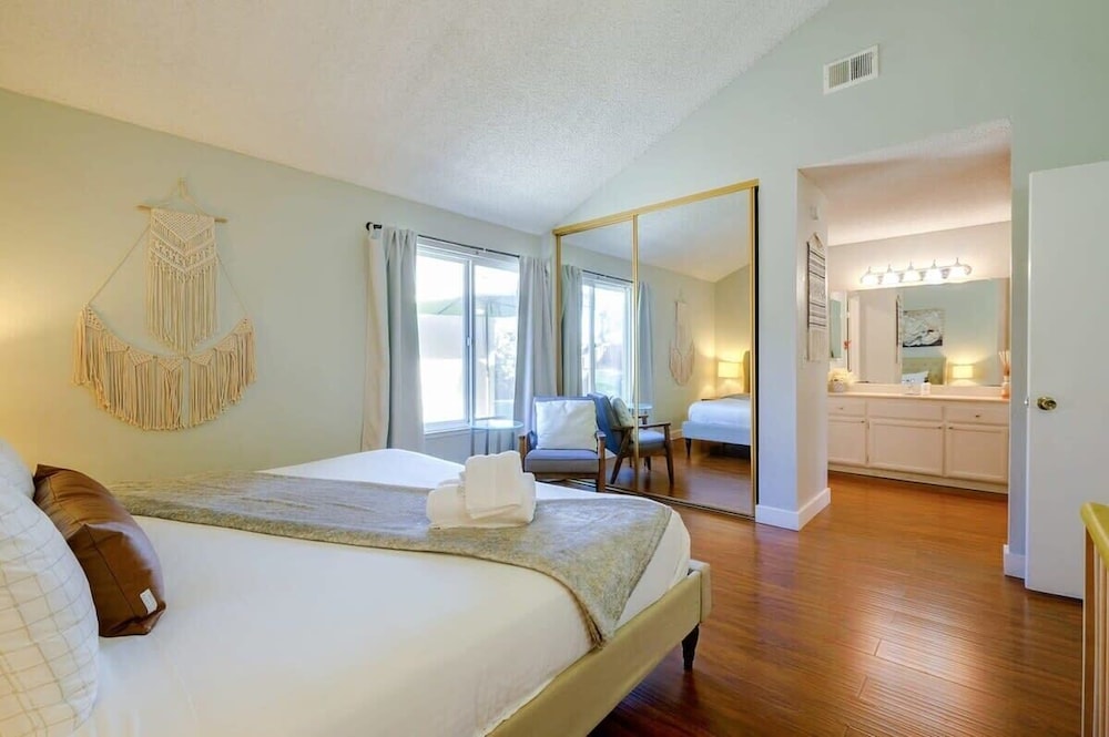 @ Marbella Lane - 4BR Home Away From Home Ldry
