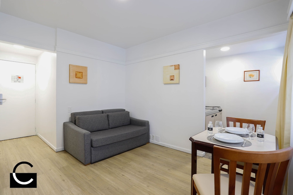 Modern 1 Bedroom Apartment Near Canary Wharf With Balcony
