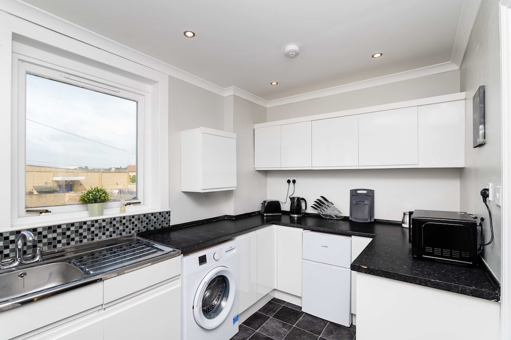 Spacious 3 BED House With Parking, photo 25