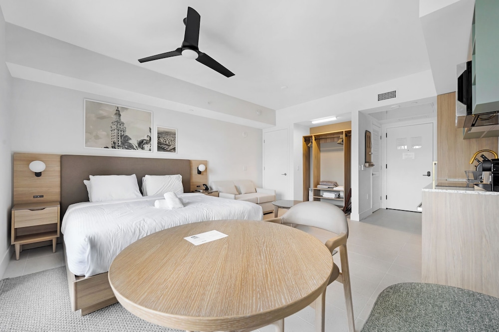 Elegant DTW Living 1BR with City Views
