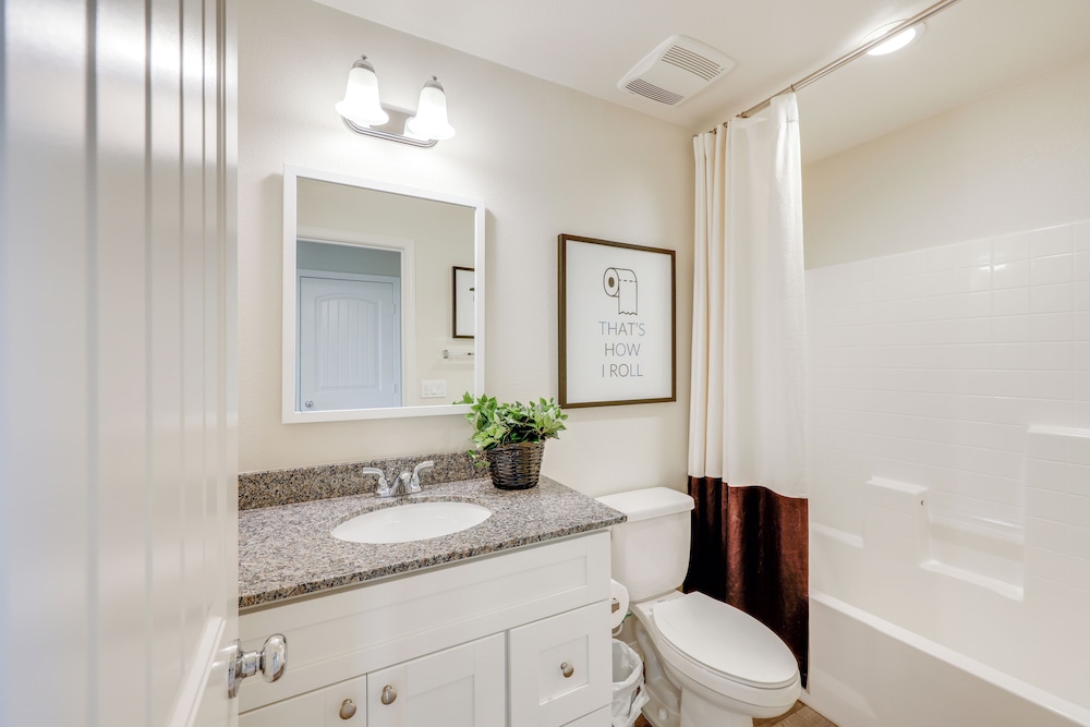 Pool Access & Mtn Views: Family Haven in Beaumont!