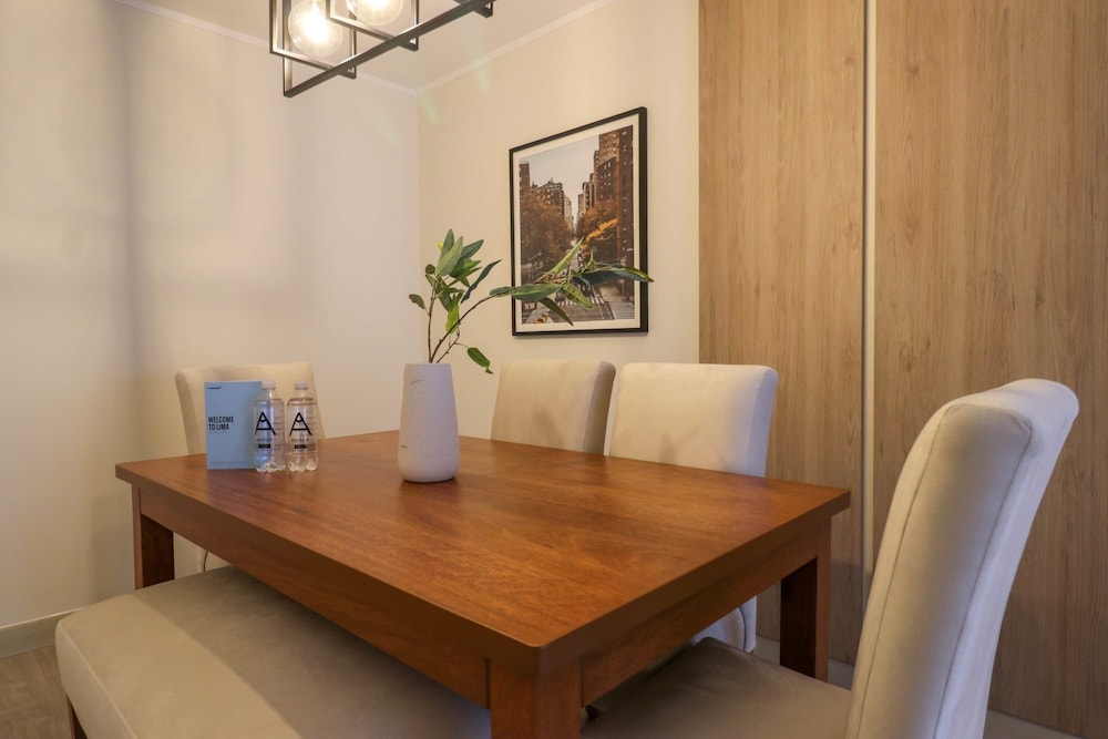 w Breathtaking 2BR With Balcony in Miraflores