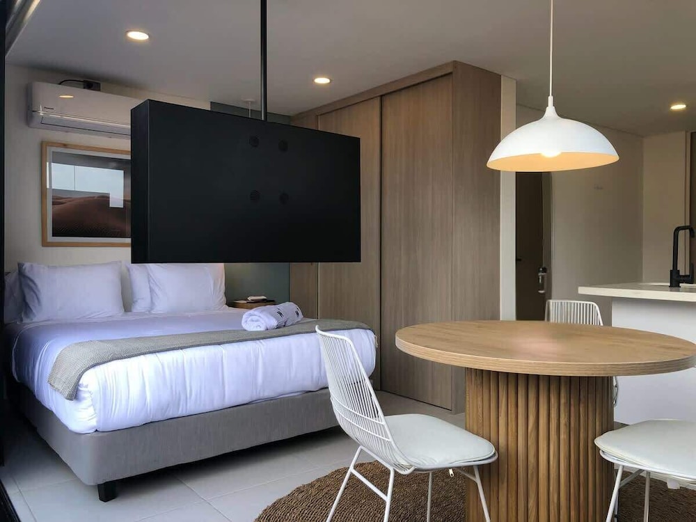 Cozy Studio w/ Balcony in Laureles Medellín