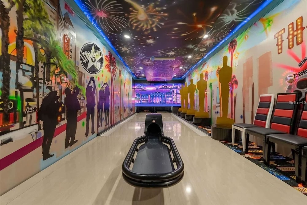 Ultimate Hollywood Themed Mansion for Big Groups