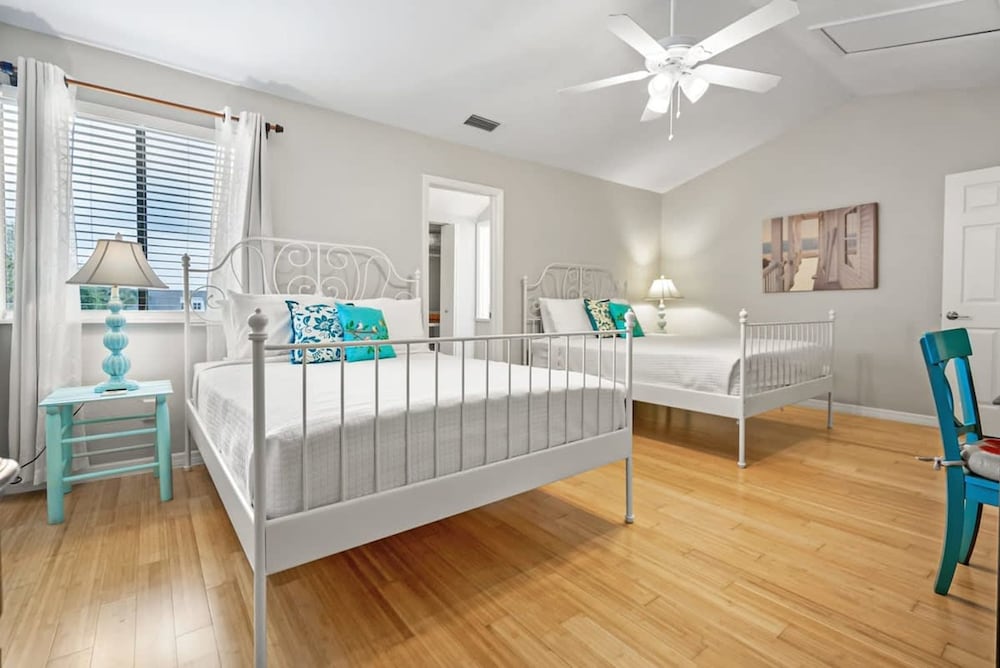 Walk to Beach Fire Pit Screened Patio Smart TVs