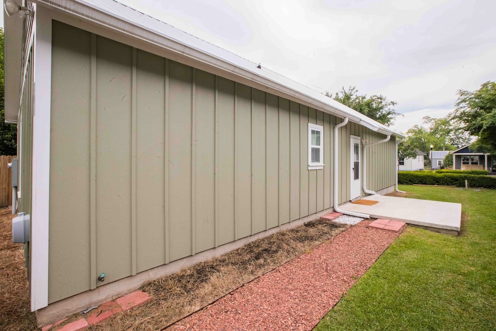 Chic Thomasville Home: Walk to Downtown! view 2