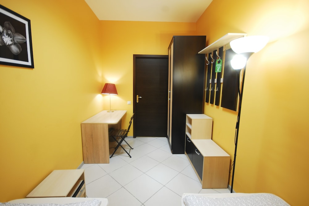 Landmark City Hotel - Hostel