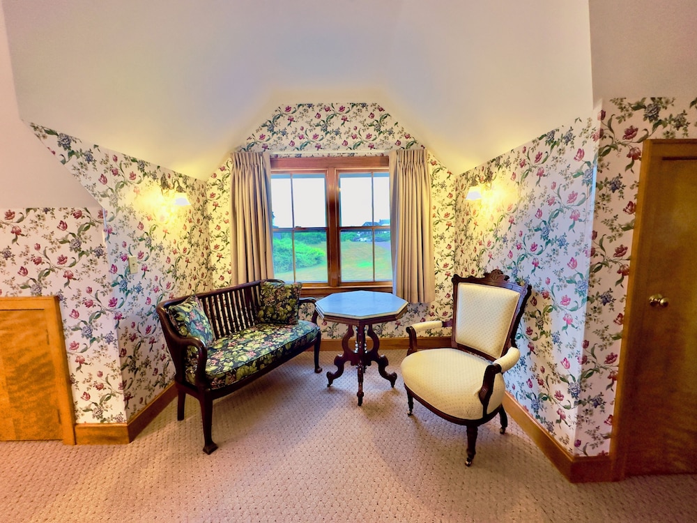 Rose Farm Inn