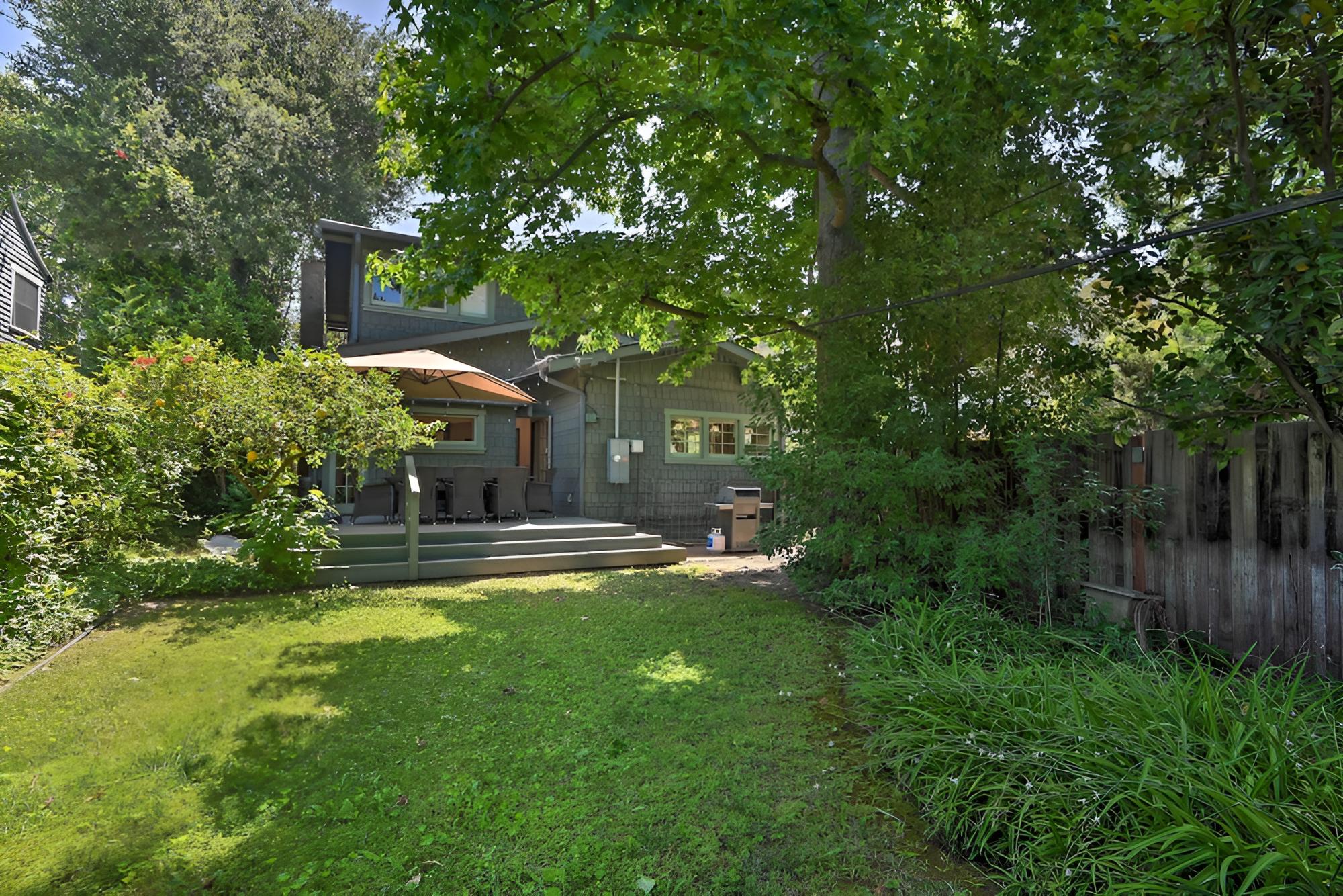 Inviting Bungalow w/ Deck, Close to Dtwn LA! view 5