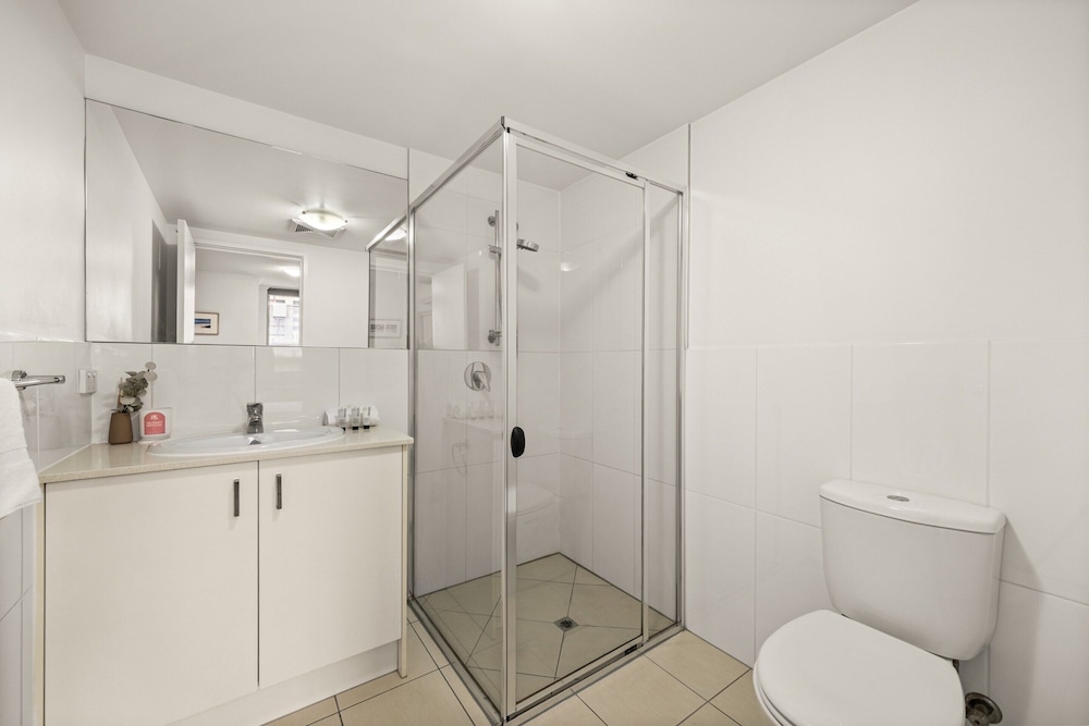 South Brisbane 2BR Apt With Gym & Sauna Access