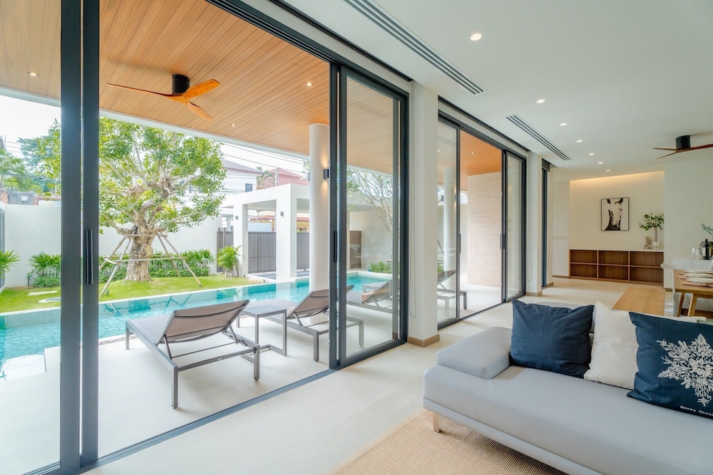 Modern Tropical Pool Villa - Saiyuan
