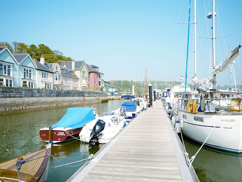 21 Dart Marina