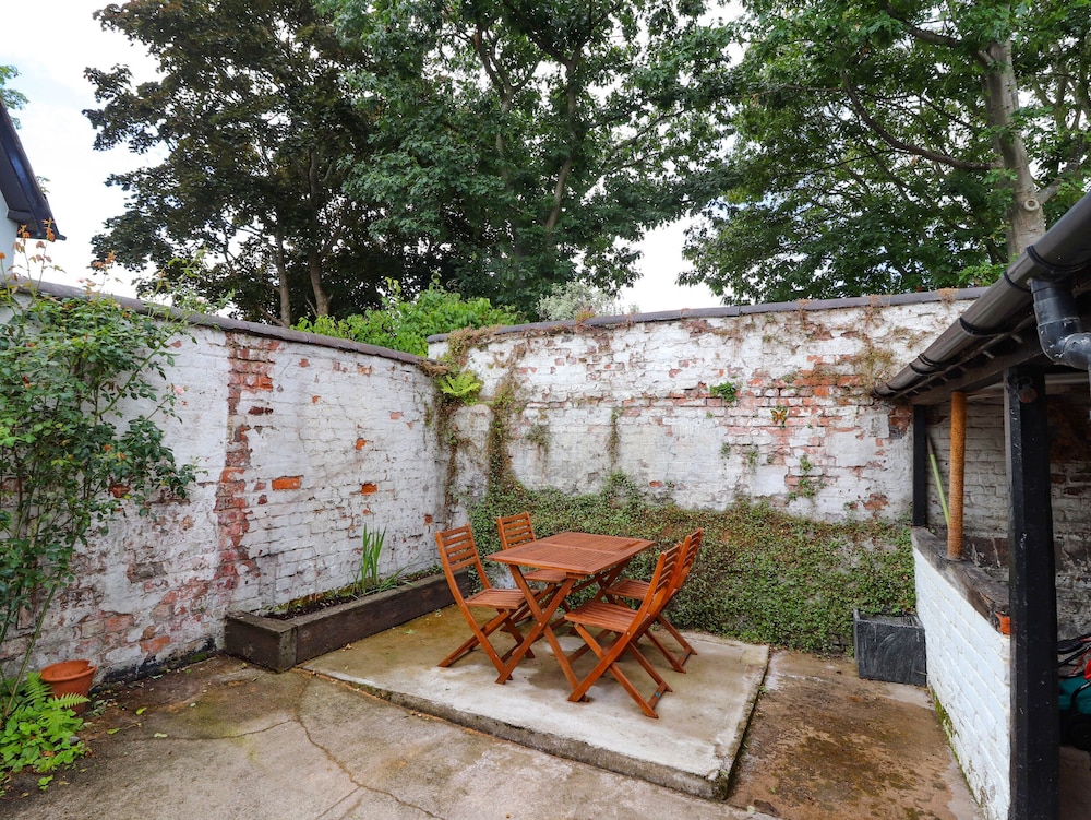 2 Ashby Place