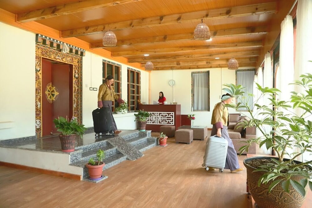 Lobby & Reception