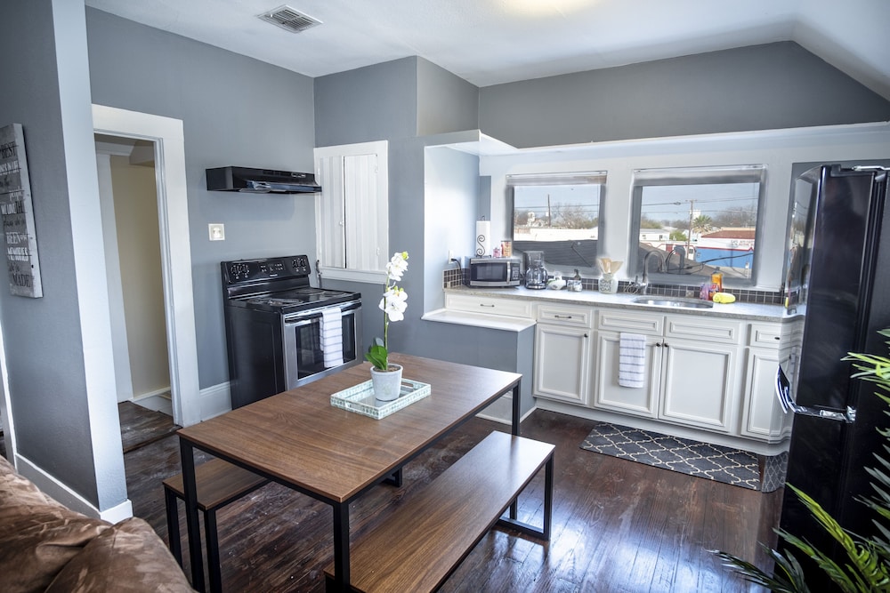 Cozy Downtown 2ba/1ba Historic House - Casa Verde - Image 5