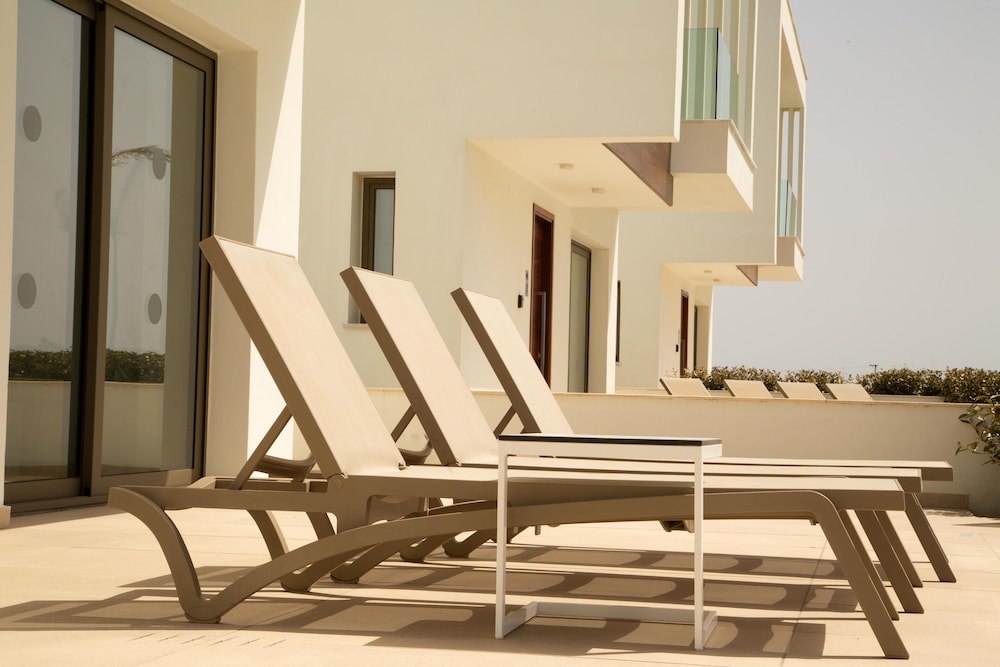 Phaedrus Living: Serenity Waves Villas No.11