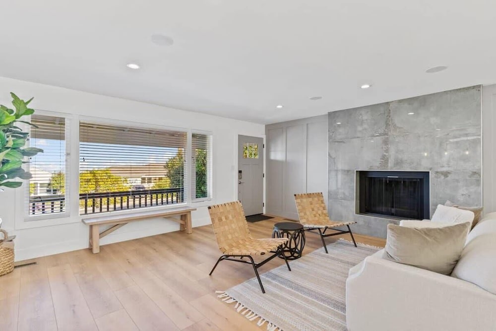 @ Marbella Lane - 3BR W/sweeping Views of Bay Area
