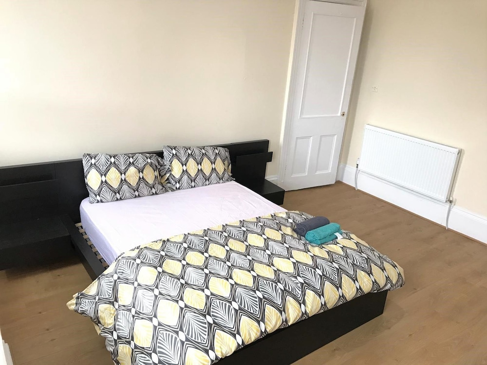 5 Bedroom House For Large Group view 4