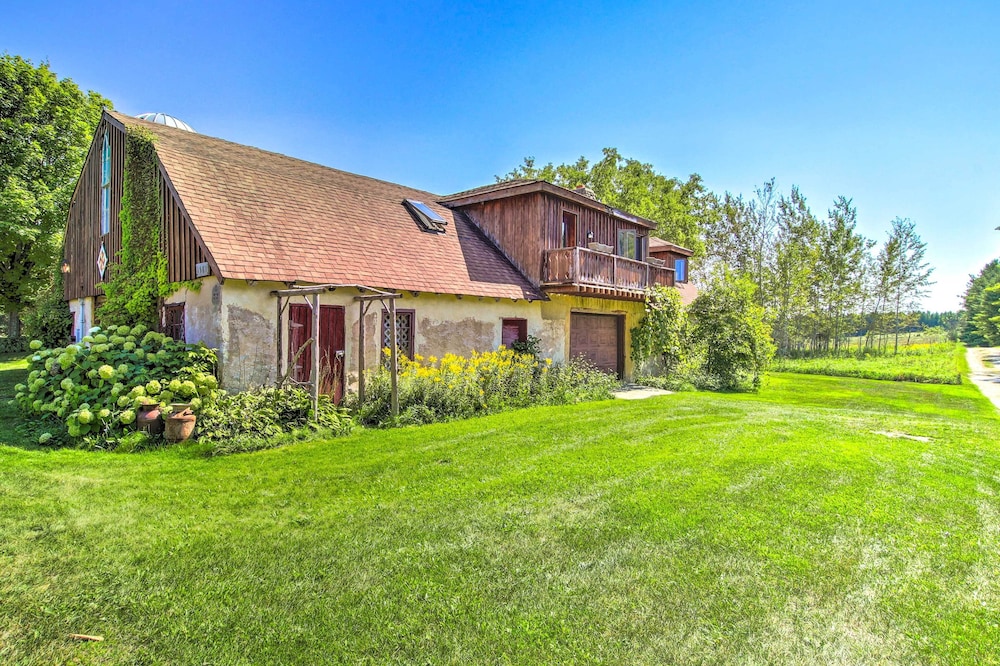 Cozy Sister Bay Getaway in Converted Barn! view 5