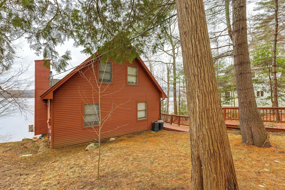 'sweet Serenity' Schroon Lake Family Retreat!
