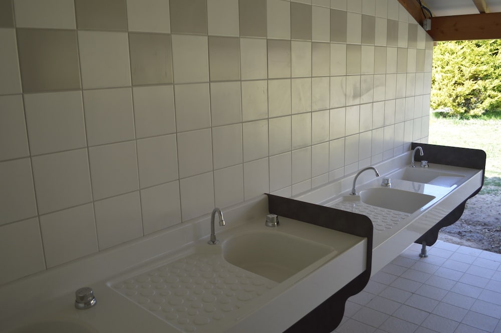 Camping Le Petit Lion - Lodges Bois photo 4