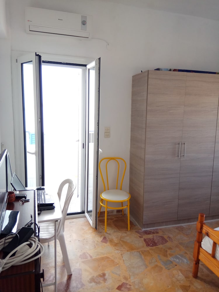 Grandma Vasiliki Rooms To Let