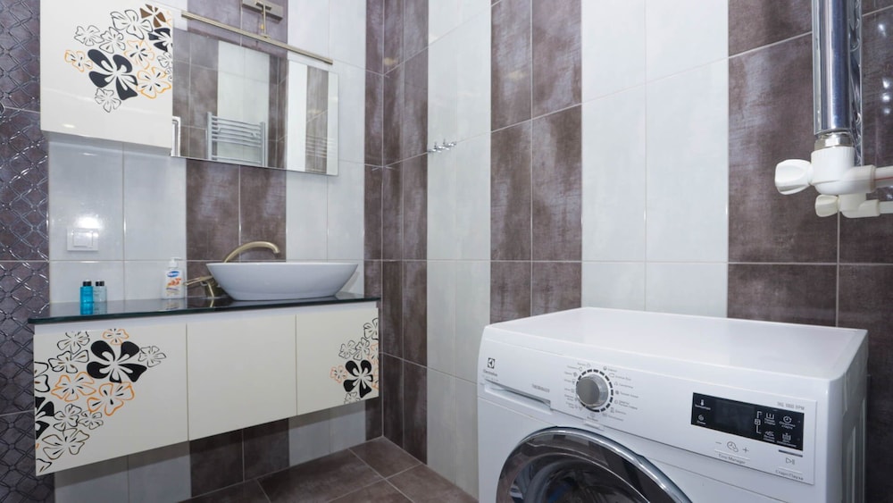 Stay inn on Mashtots 13.1