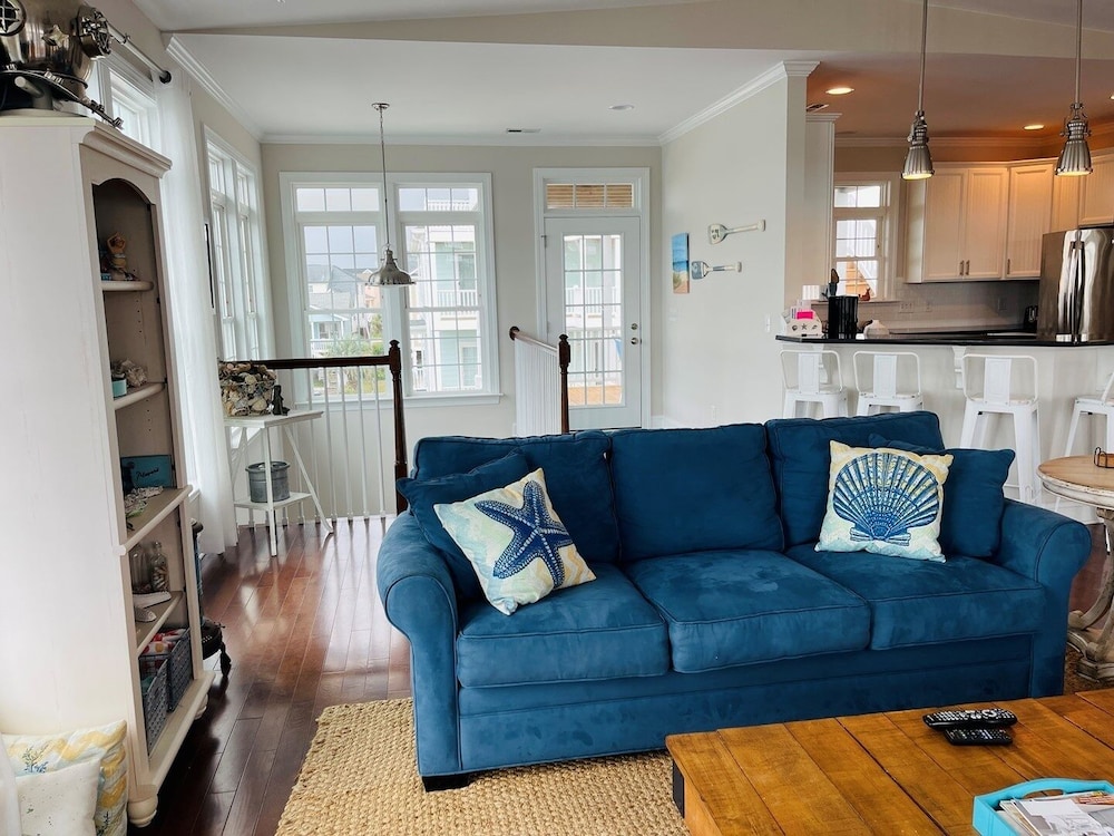 Compass Rose 4 Bedroom Home by RedAwning