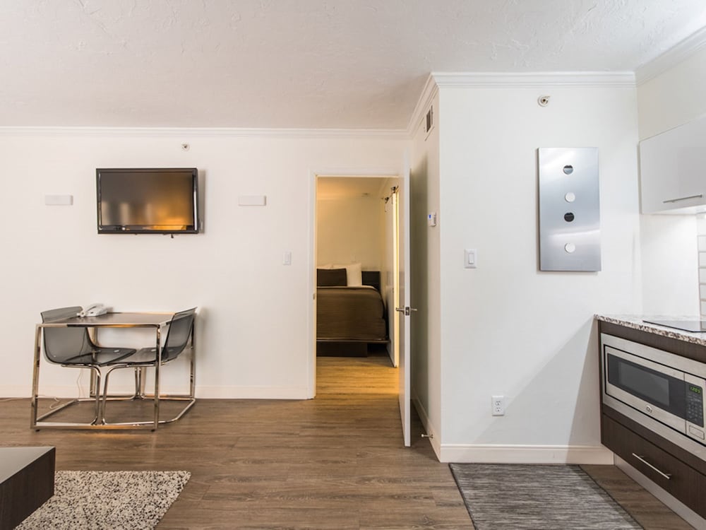 Orlando Vacations - Hibiscus Suites - Gateway to Siesta Key - Property Image 9