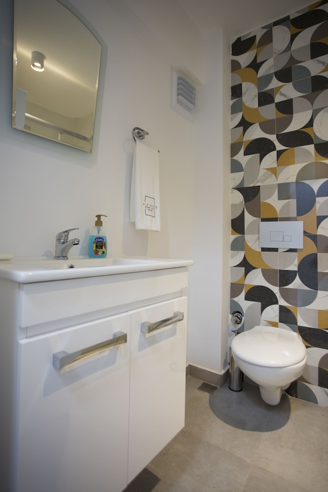 Alp Suites Limon