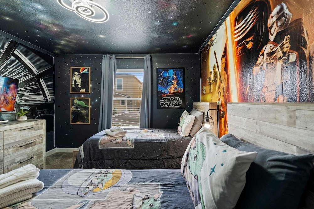 Chic 4BR Home With Mickey Star Wars Rooms