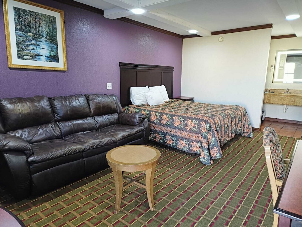 American Inn & Suites By Capital O Victoria US-59