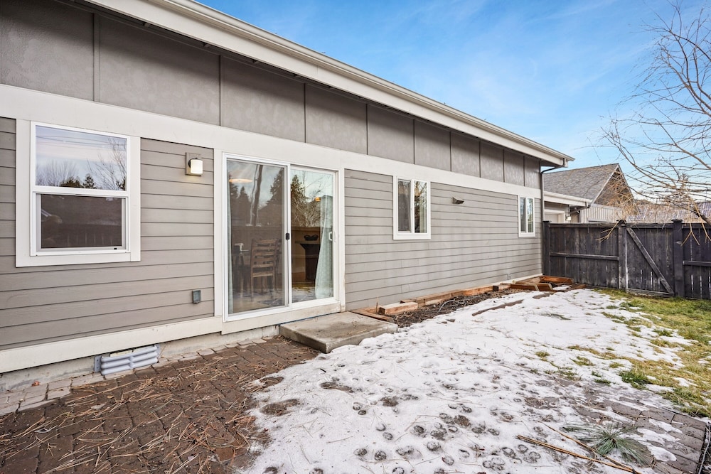 Dwell 30 Days Minimum 3 Bedroom Home by RedAwning