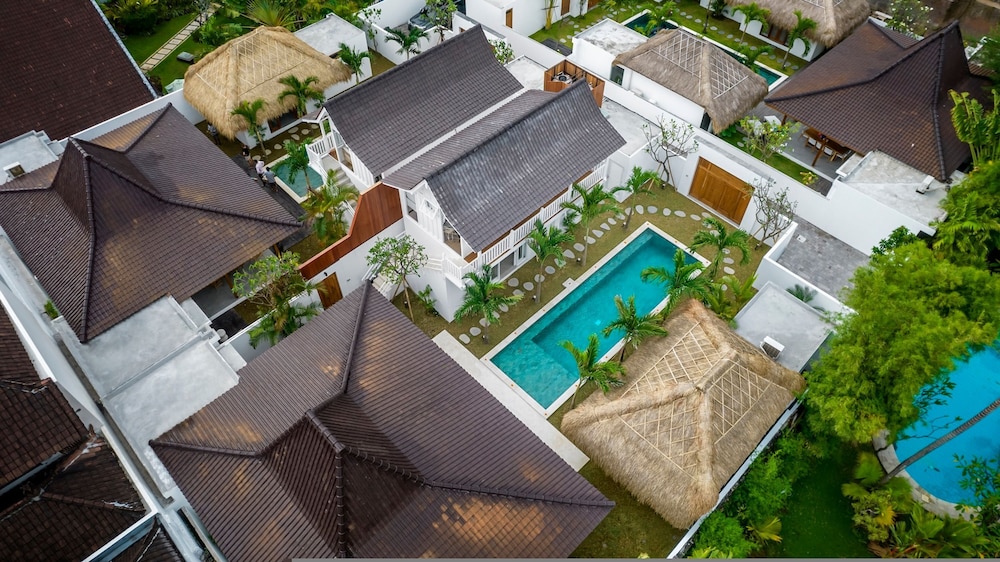 Villa Cyma by Alfred in Bali - New Peaceful 5 BR Villa in the Heart of Seminyak