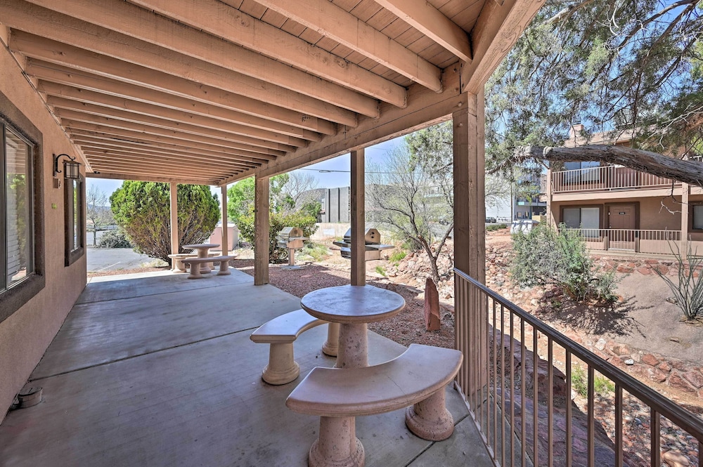 South Sedona Condo w/ Pool Access - Walk to Shops! view 4